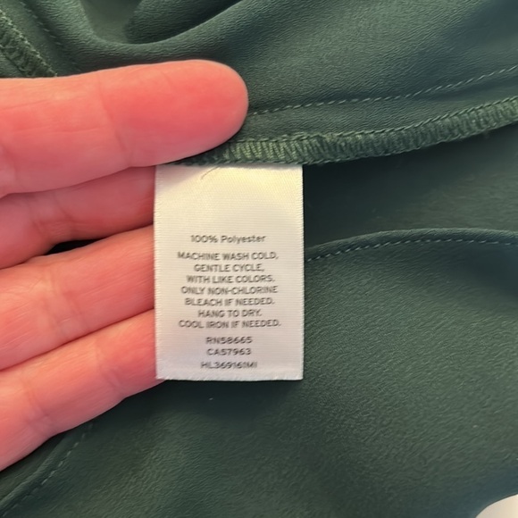 Trouve Green Flowy Sheer Boho V-Neck Top Size Small - Picture 6 of 6